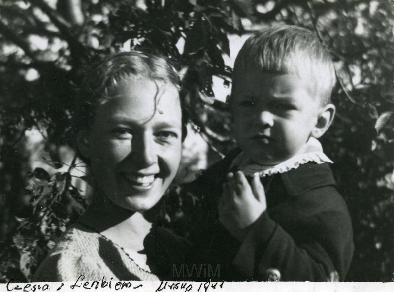 KKE 5003.jpg - Fot. Portret. Czesława Troniewska (z domu Strumiłło) z synem Leonem Troniewskim, Ursus, 1941 r.